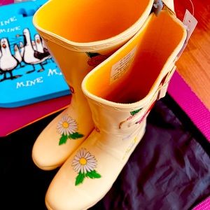 Disney parks women rain boots size7